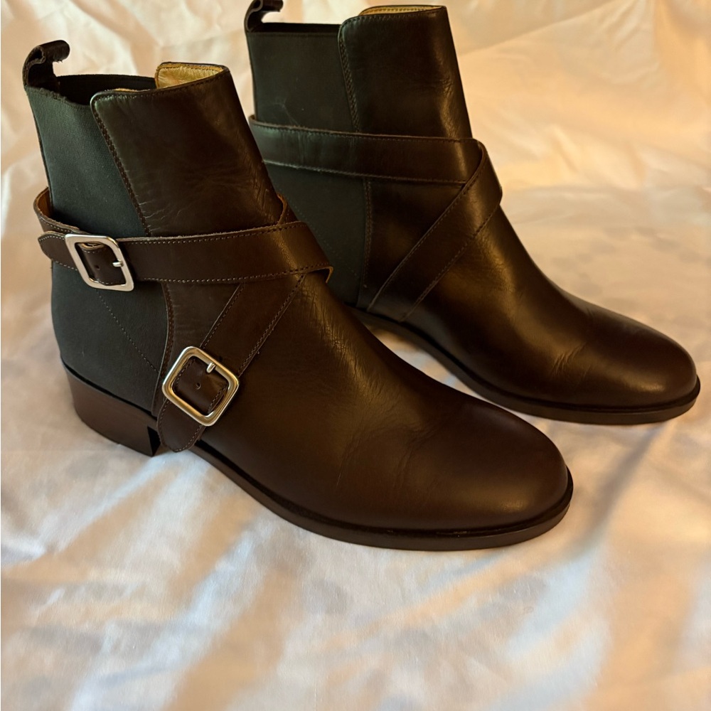 Vero Cuoio Black Leather Ankle Boots with Buckle